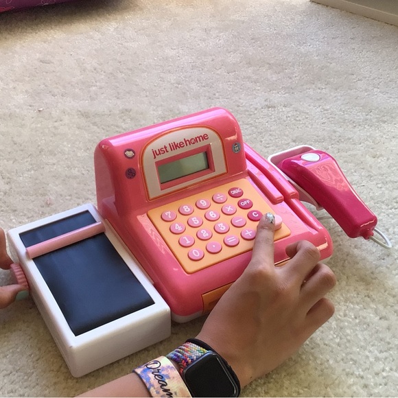 Cashier - Picture 4 of 5